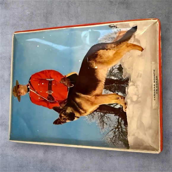 Vintage Riley's Toffee tin featuring a "Canadian Mountie on Guard" - Picture 7 of 9